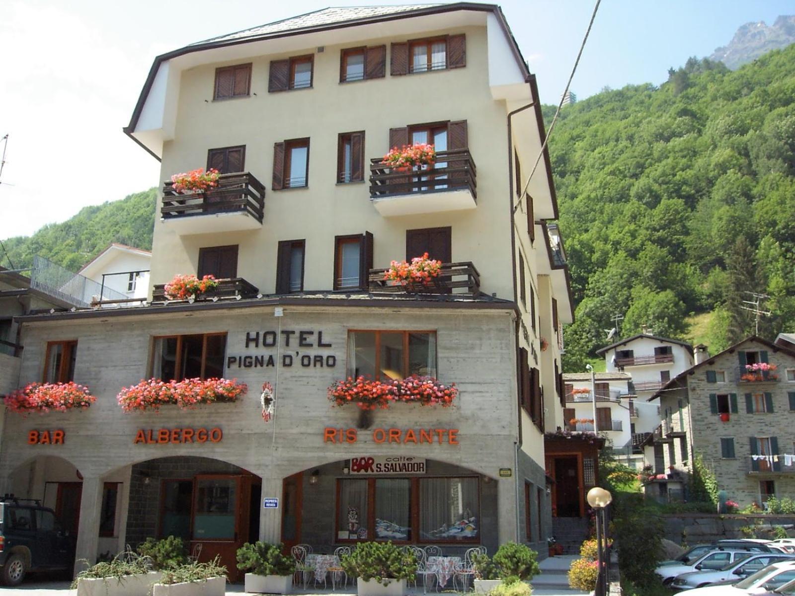 Hotel Pigna D'Oro Chiesa in Valmalenco Exterior foto